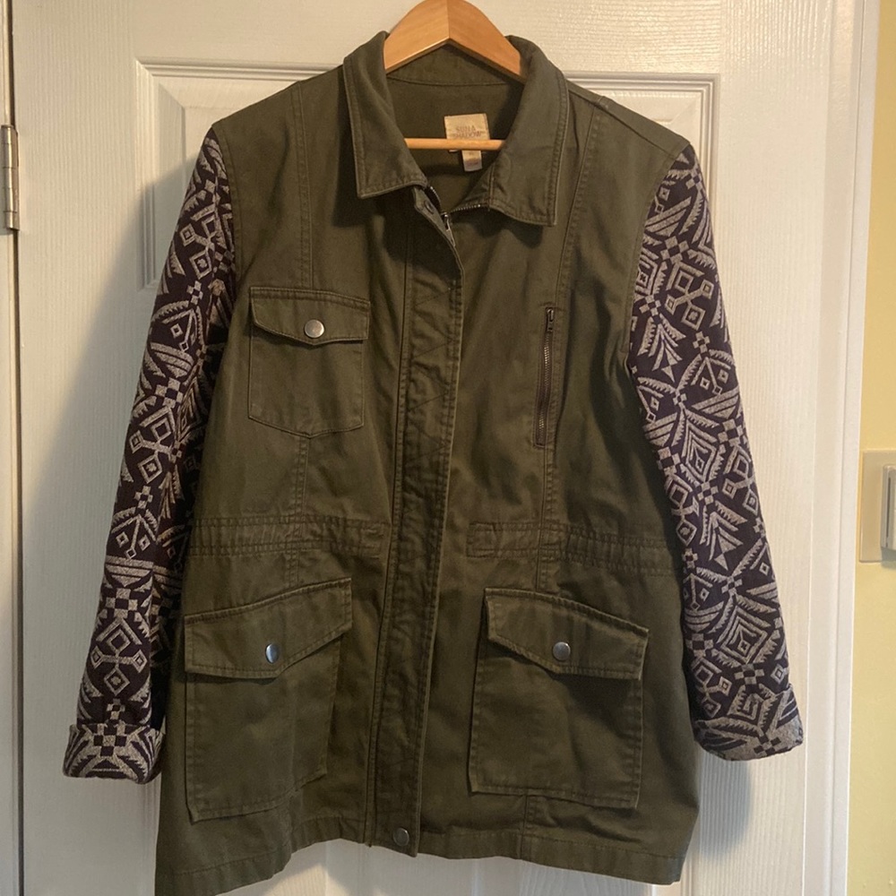 Military jacket with geometric sleeves